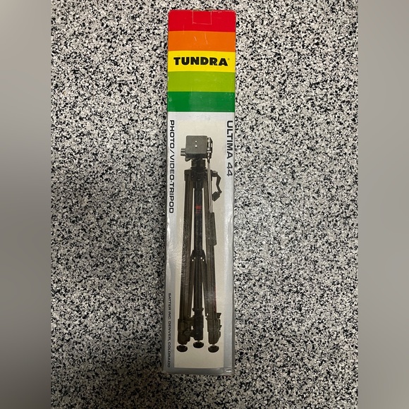 New in box Tundra ultima 44 camera video tripod - Picture 1 of 6